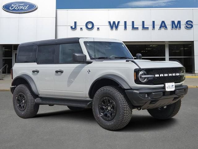 New 2026 Ford Bronco Outer Banks w/ Sasquatch Package AWD/4WD image 1
