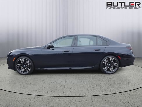 Used 2023 BMW 740i RWD image 3