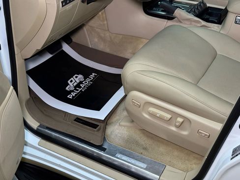 Used 2011 Lexus LX 570 4WD w/ Luxury Pkg image 37