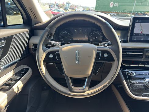 Used 2022 Lincoln Corsair Standard w/ Equipment Group 101A image 13