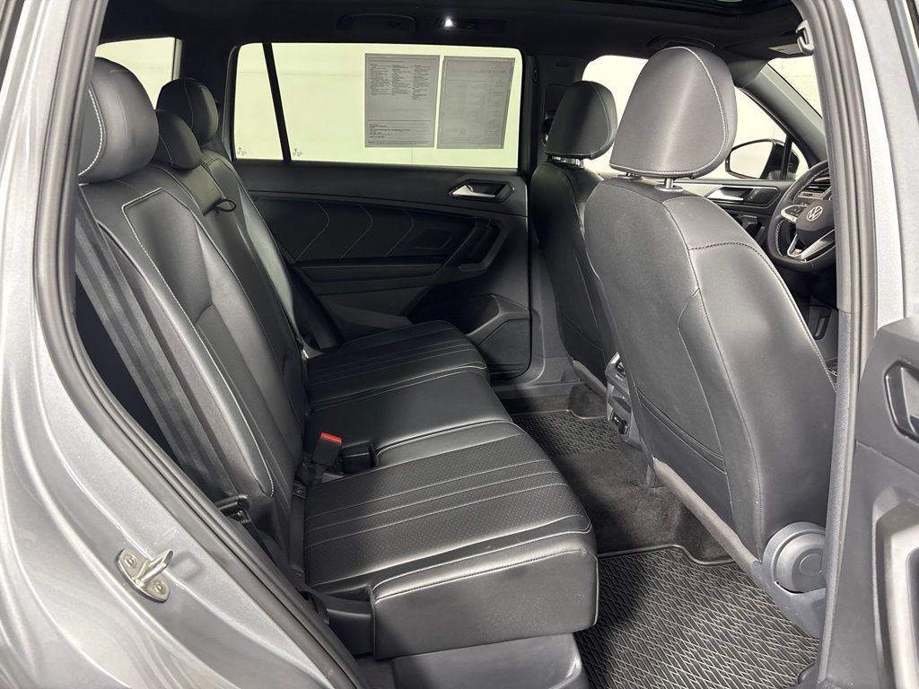 Used 2023 Volkswagen Tiguan SE R-Line AWD/4WD image 7