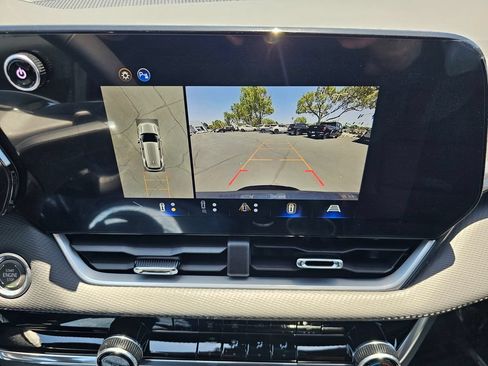New 2026 Chevrolet Equinox LT w/ Safety and Technology Package FWD image 30