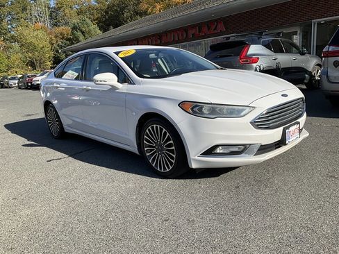 Used 2017 Ford Fusion SE w/ Fusion SE Technology Package image 3