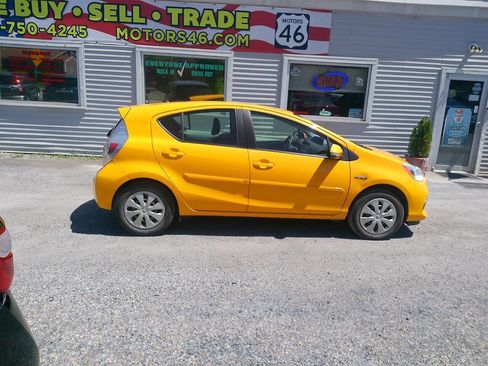 Used 2014 Toyota Prius C Two FWD image 11