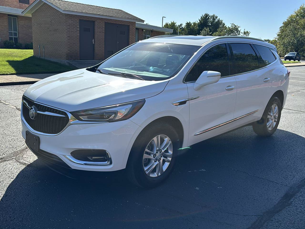 Used 2019 Buick Enclave Essence AWD/4WD image 3
