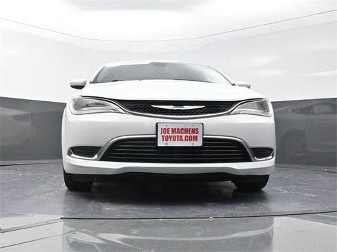 Used 2016 Chrysler 200 Limited image 28