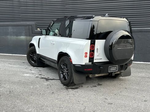 Used 2024 Land Rover Defender 90 X-Dynamic SE image 8