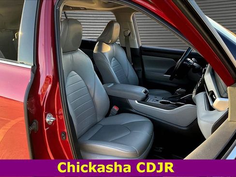 Used 2022 Toyota Highlander XLE image 28