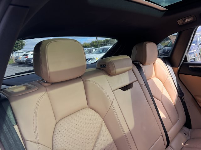 Used 2019 Porsche Macan AWD/4WD image 28