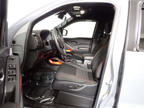 Used 2025 Nissan Frontier PRO-4X AWD/4WD image 19