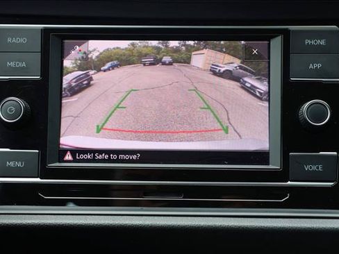 Used 2024 Volkswagen Jetta SE FWD image 18
