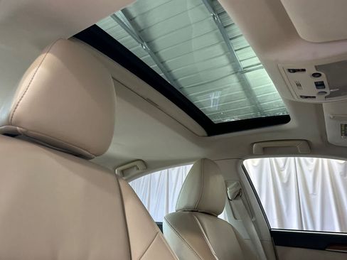Used 2013 Lexus ES 300h w/ Premium Pkg FWD image 18