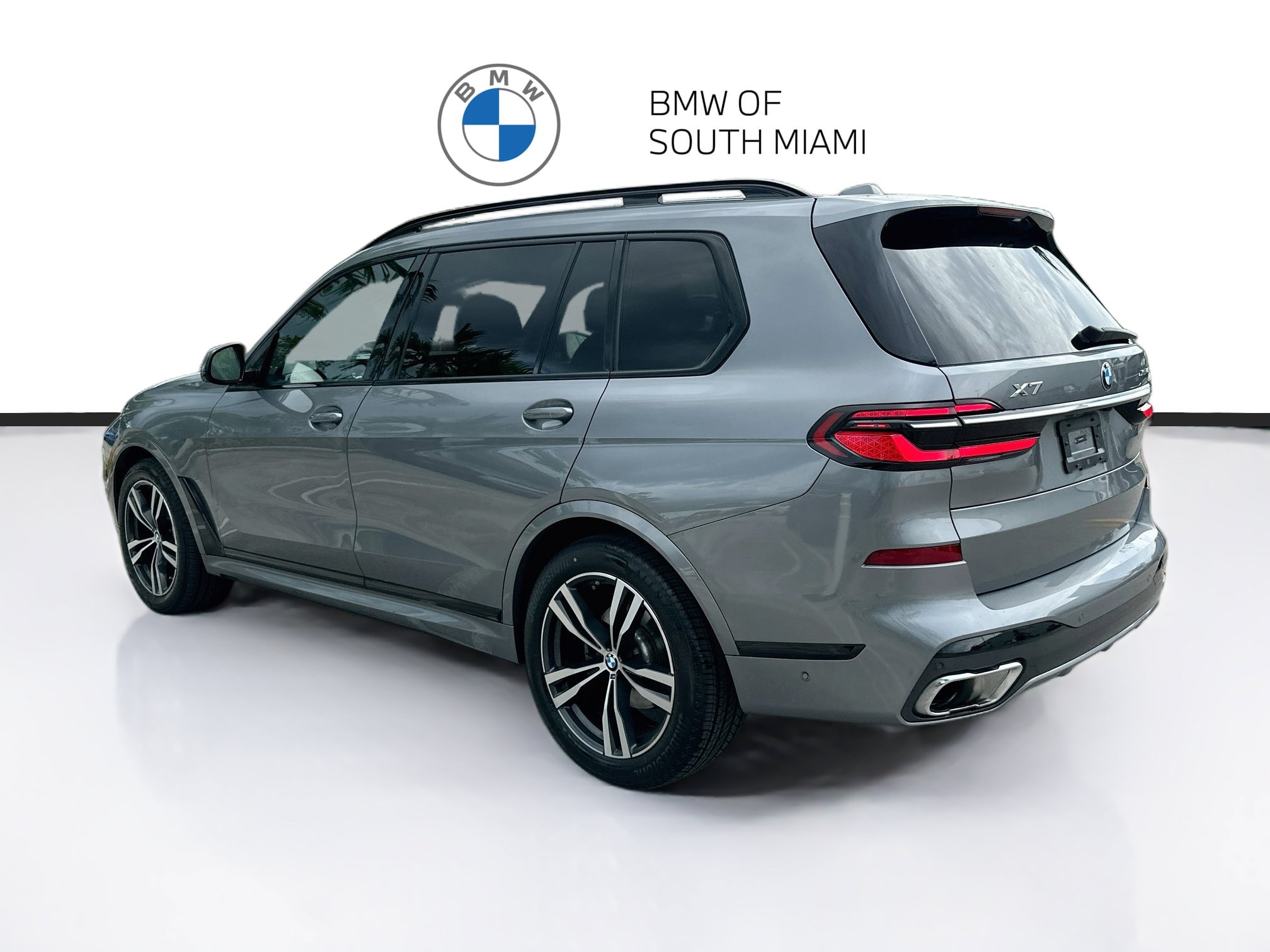 Used 2024 BMW X7 xDrive40i w/ M Sport Package AWD/4WD image 5