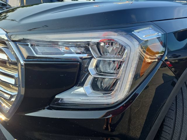 Used 2024 GMC Terrain SLT AWD/4WD image 32
