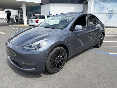 Used 2022 Tesla Model Y Long Range AWD/4WD image 2