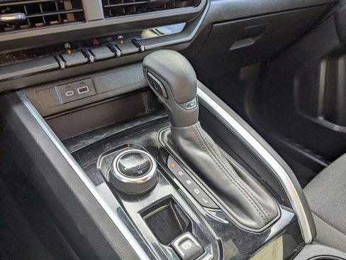 Used 2023 Chevrolet Colorado Trail Boss w/ Technology Package image 18