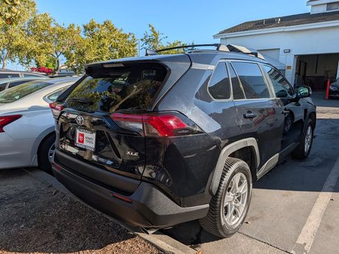 Used 2021 Toyota RAV4 XLE FWD image 4