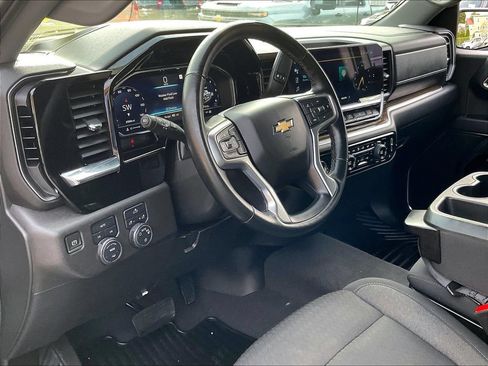 Used 2023 Chevrolet Silverado 1500 LT AWD/4WD image 8