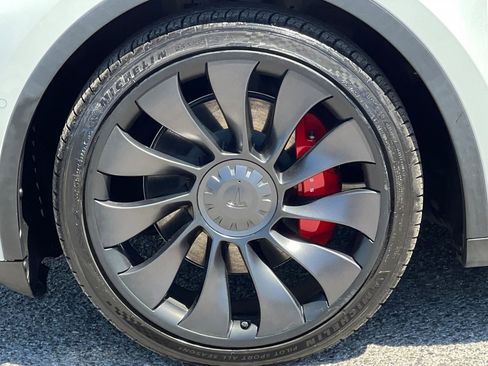 Used 2022 Tesla Model Y Performance AWD/4WD image 11