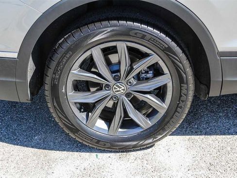 Used 2023 Volkswagen Tiguan SE image 10