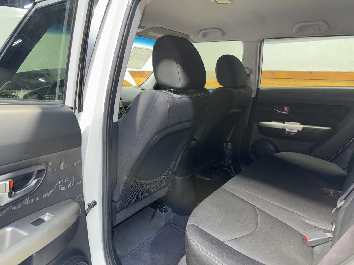 Used 2012 Kia Soul + FWD image 17