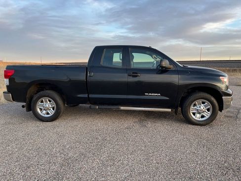Used 2011 Toyota Tundra 4x4 Double Cab w/ Tow Pkg image 7