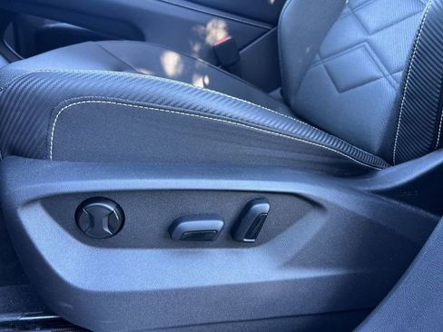 Certified 2024 Volkswagen Atlas Cross Sport SE image 12