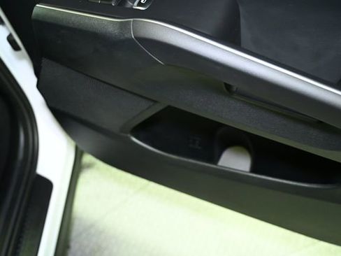 Used 2025 Kia Sorento S image 61