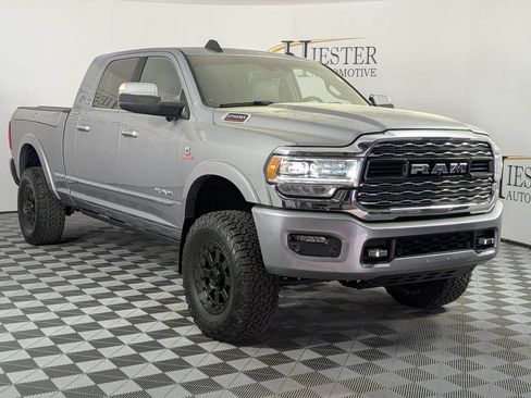 Used 2022 RAM 2500 Limited AWD/4WD image 2