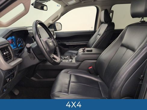 Used 2023 Ford Expedition Max XLT image 5