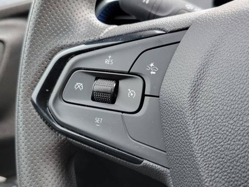 Used 2025 Chevrolet Trax LT FWD image 15