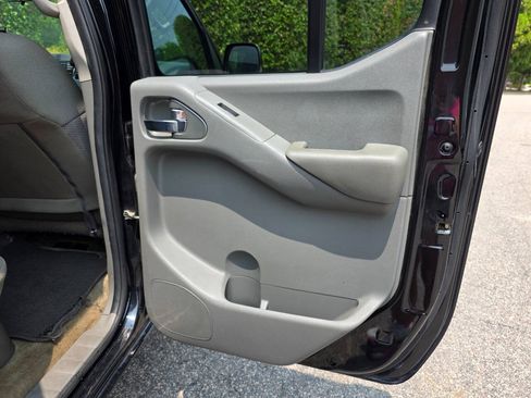 Used 2018 Nissan Frontier SV AWD/4WD image 26