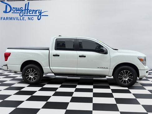 Used 2024 Nissan Titan SV image 6