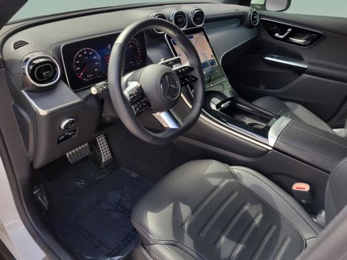 Used 2025 Mercedes-Benz GLC 350e 4MATIC image 13