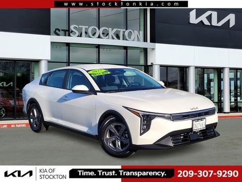 Used 2025 Kia K4 FWD image 1