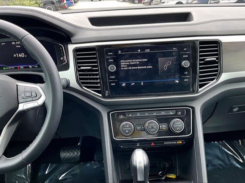 Used 2023 Volkswagen Atlas SE image 7