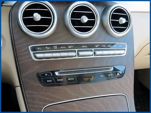 Used 2019 Mercedes-Benz GLC 300 GLC 300 image 17