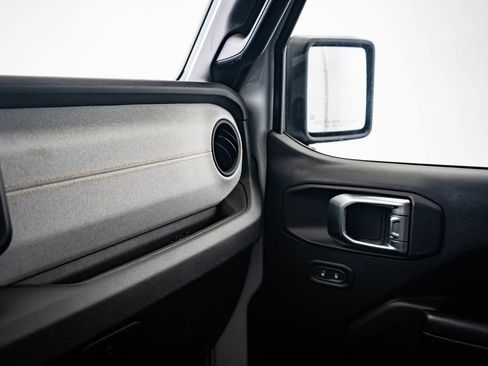 Used 2024 Jeep Wrangler Unlimited image 35