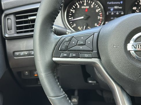 Certified 2017 Nissan Rogue SV AWD/4WD image 15