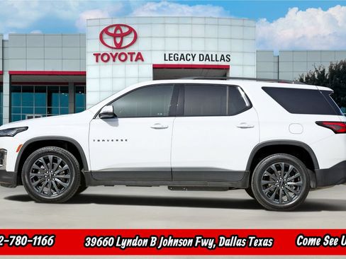 Used 2023 Chevrolet Traverse RS FWD image 8