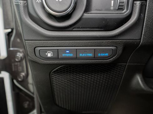 Used 2025 Jeep Wrangler Unlimited Sahara AWD/4WD image 32
