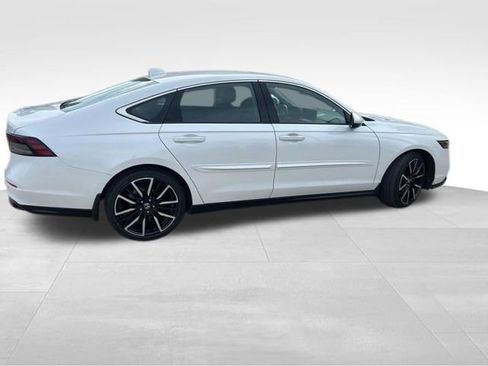 Used 2023 Honda Accord Touring image 9