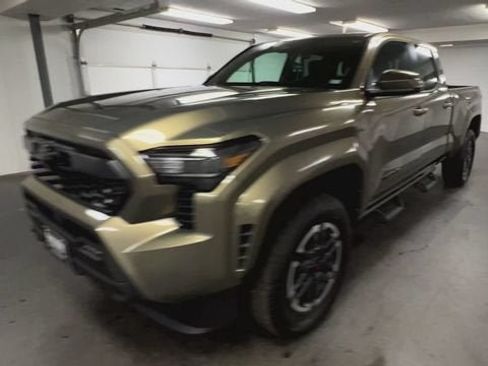 Used 2026 Toyota Tacoma TRD Sport w/ TRD Sport Upgrade Package AWD/4WD image 4