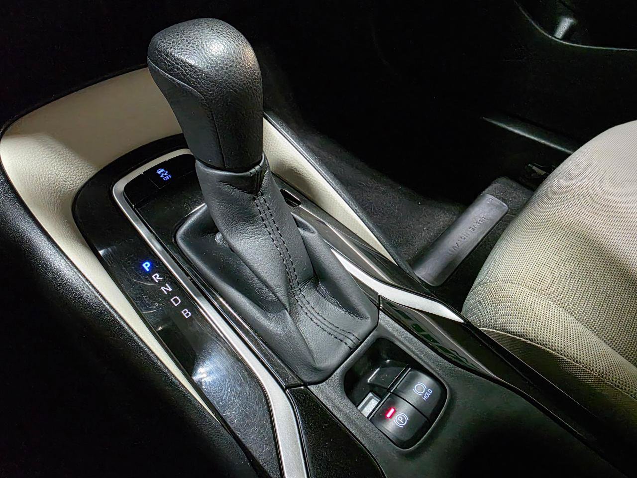 Used 2022 Toyota Corolla LE FWD image 31