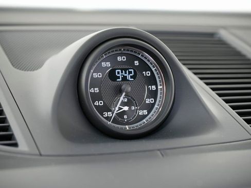 New 2026 Porsche Macan Turbo image 25