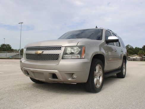 Used 2007 Chevrolet Tahoe LTZ w/ LTZ Preferred Equipment Group RWD image 3