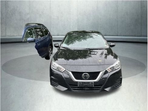 Used 2021 Nissan Versa SV FWD image 2