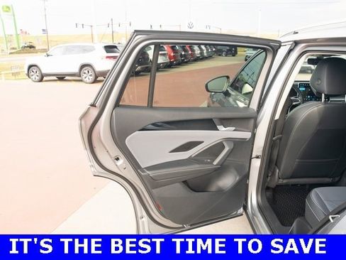 New 2025 Volkswagen Tiguan SE image 12