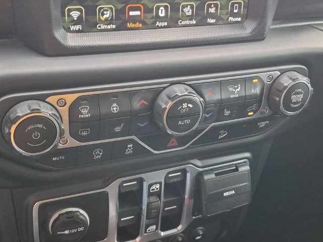 Used 2019 Jeep Wrangler Unlimited Sahara AWD/4WD image 21