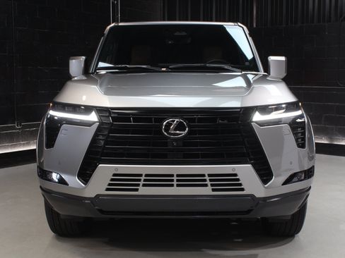 Used 2025 Lexus GX 550 w/ Accessory Package (2T) AWD/4WD image 8